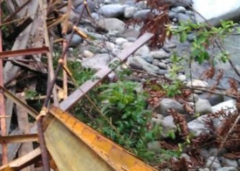 Jembatan Putus Tertimpa Pohon